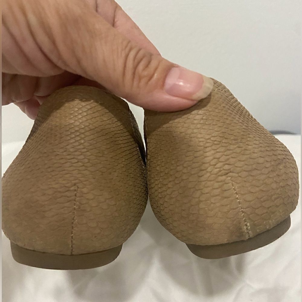 Bandolino women’s tan faux suede ballet flats size 8.5 - Picture 7 of 7